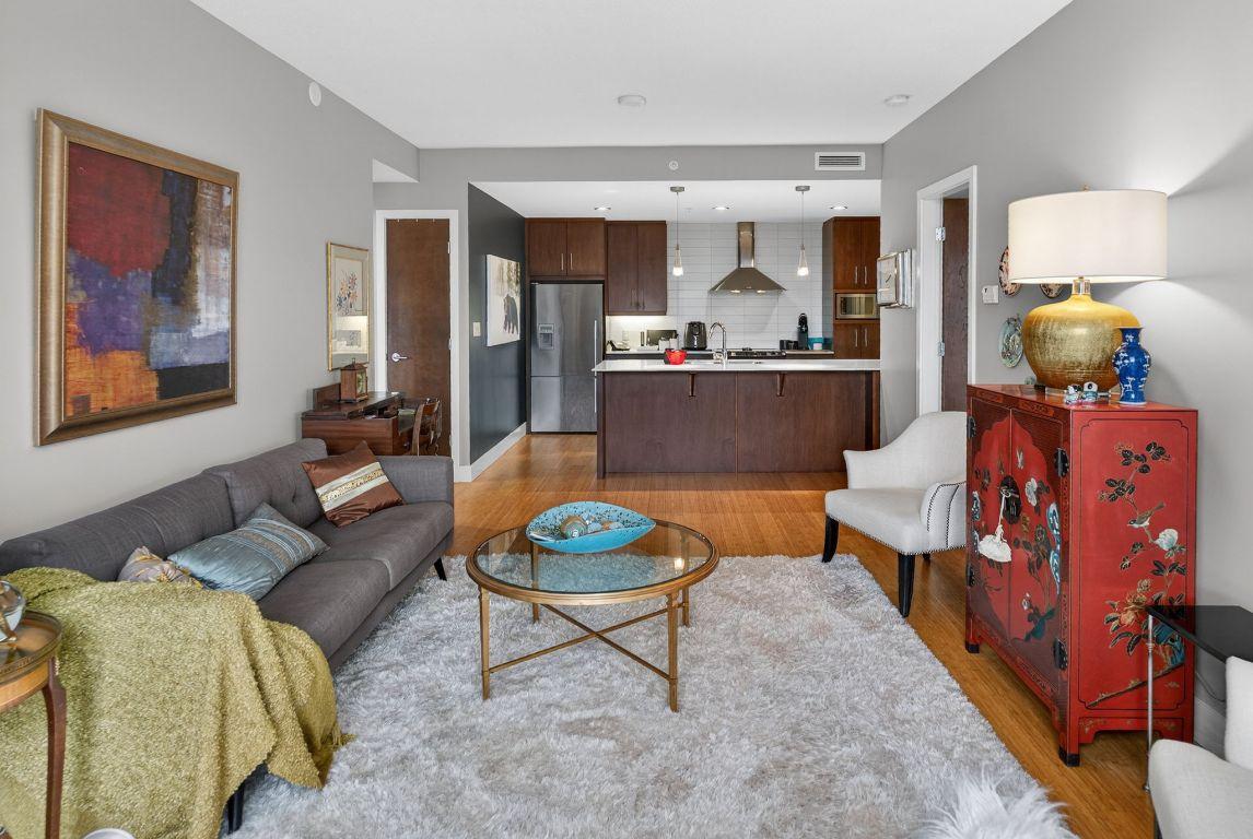 403-2040 Springfield Road, Kelowna, BC - Indoor Photo Showing Living Room