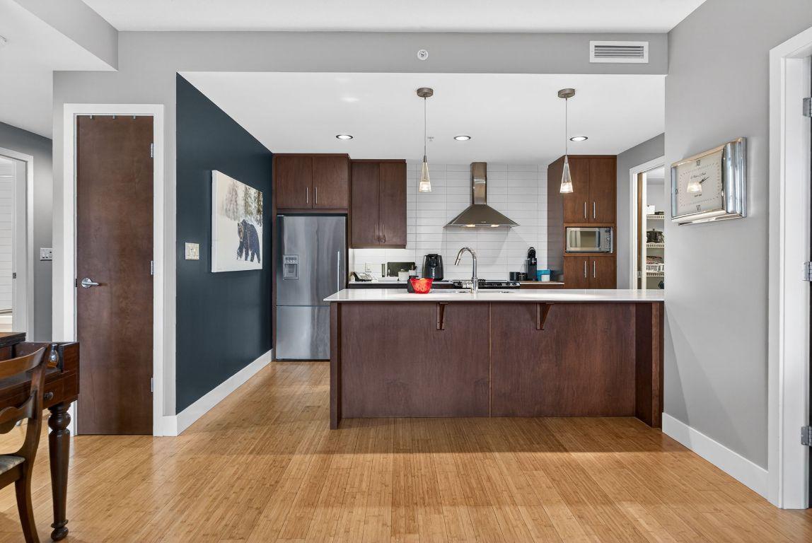 403-2040 Springfield Road, Kelowna, BC - Indoor Photo Showing Kitchen