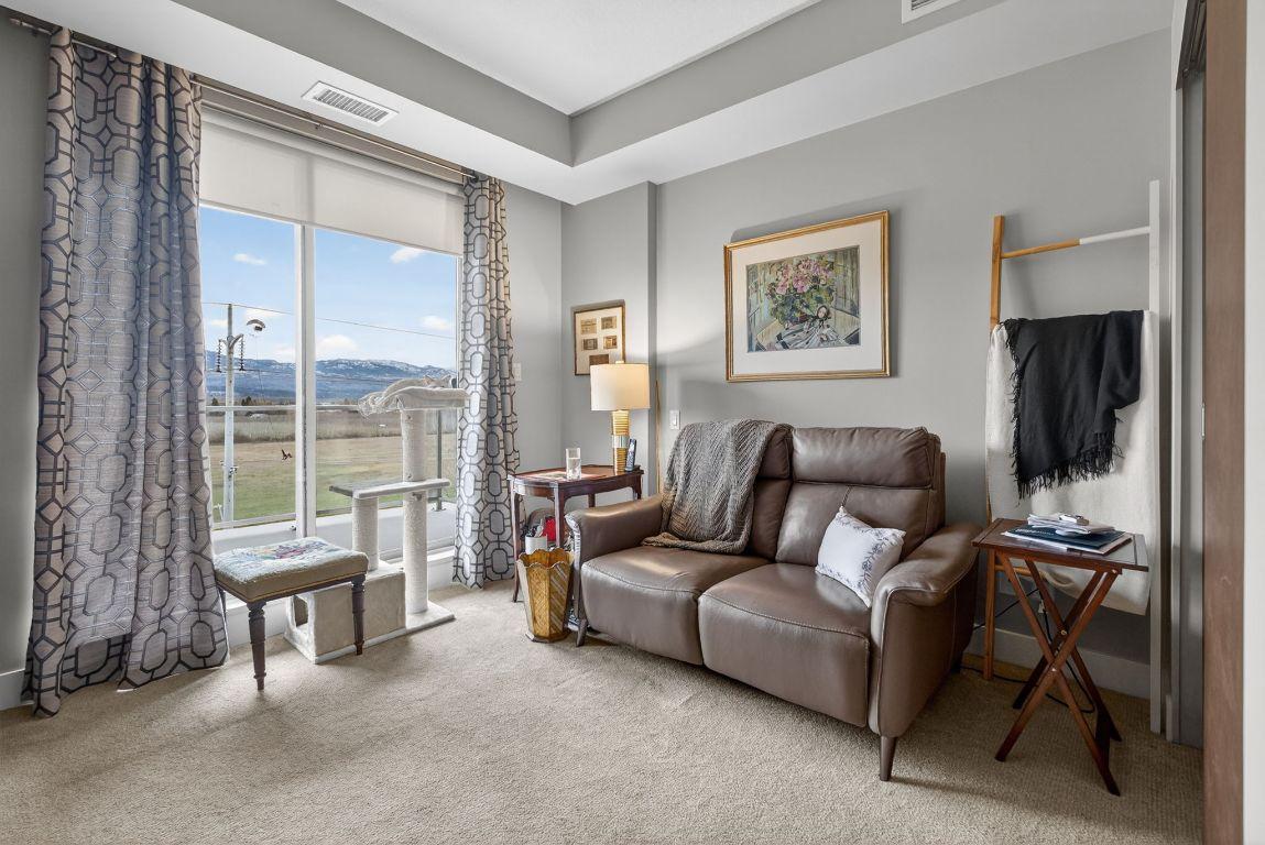 403-2040 Springfield Road, Kelowna, BC - Indoor