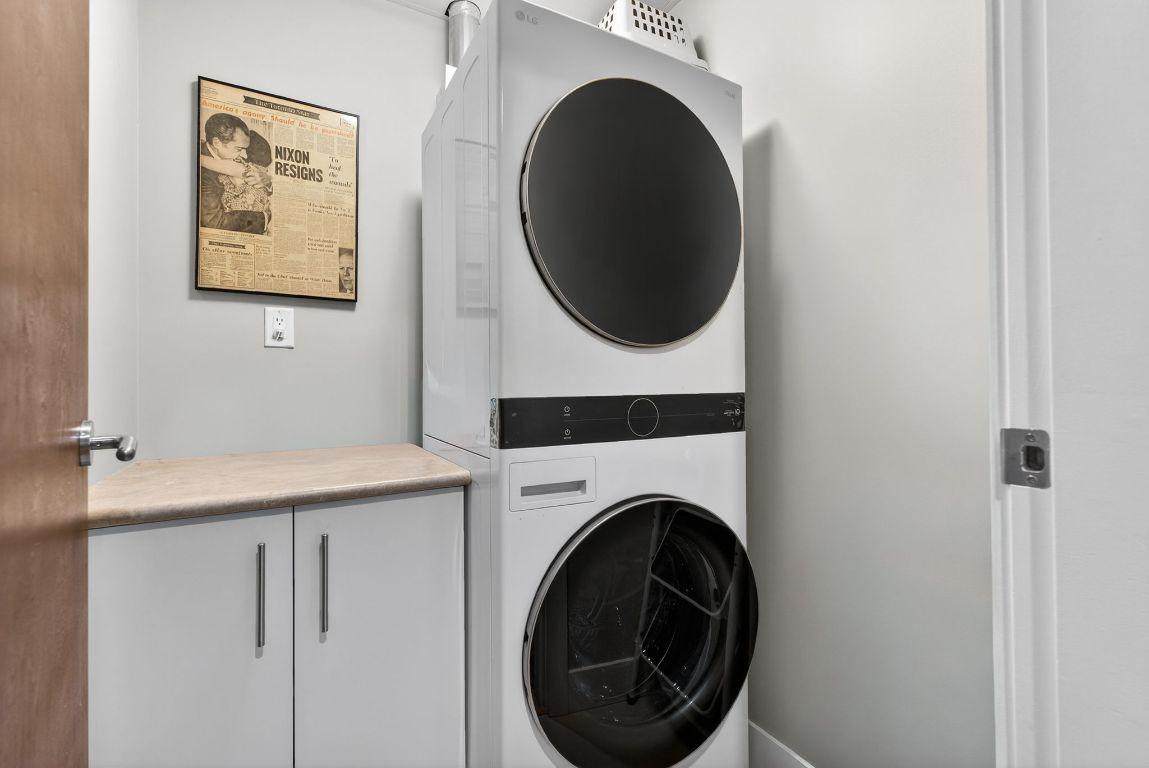 403-2040 Springfield Road, Kelowna, BC - Indoor Photo Showing Laundry Room