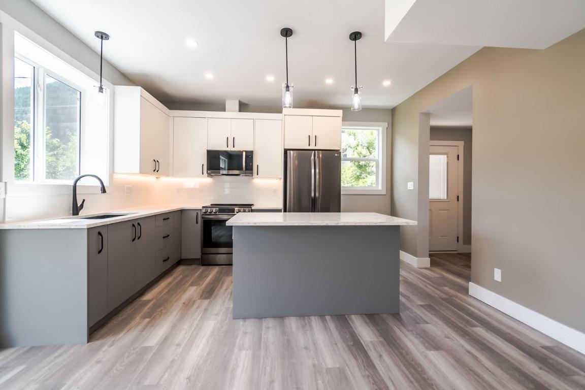 180 Hollywood Crescent, Lillooet, BC - Indoor Photo Showing Kitchen With Upgraded Kitchen