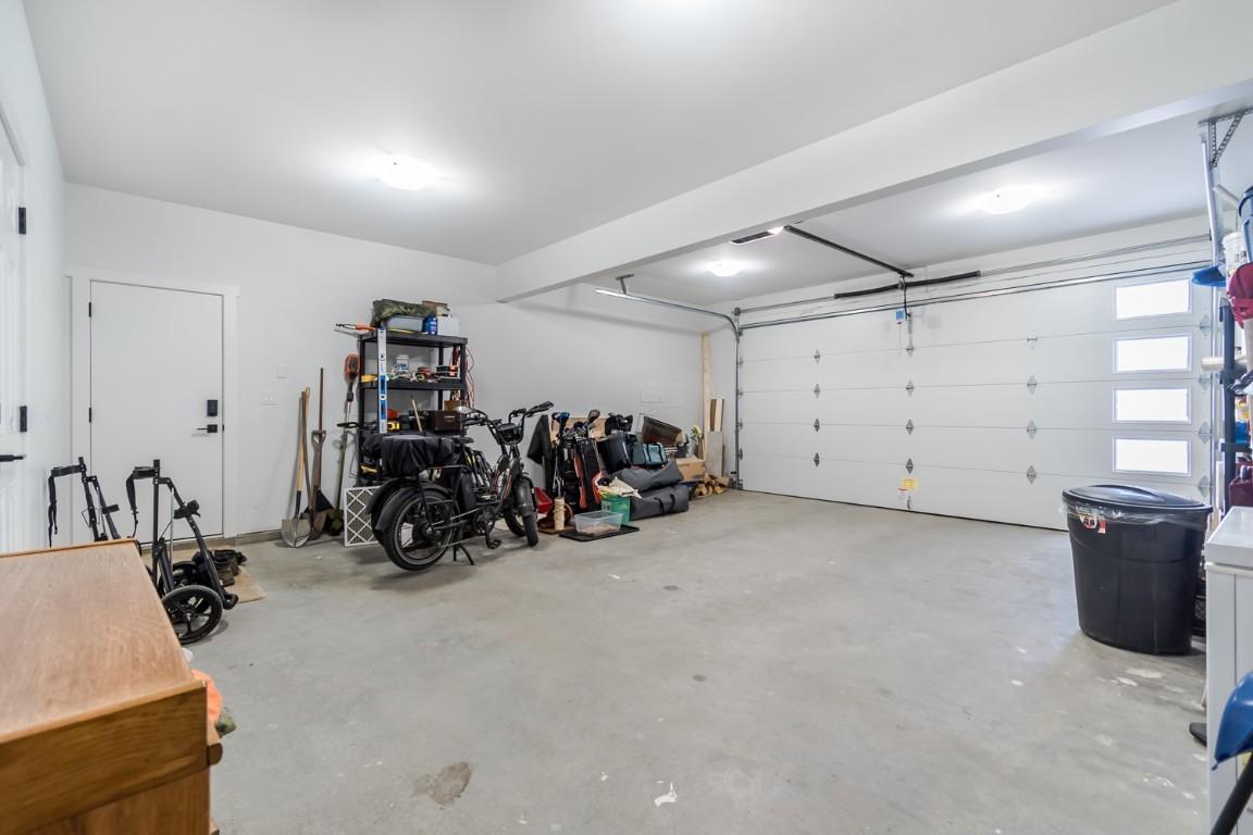 180 Hollywood Crescent, Lillooet, BC - Indoor Photo Showing Garage