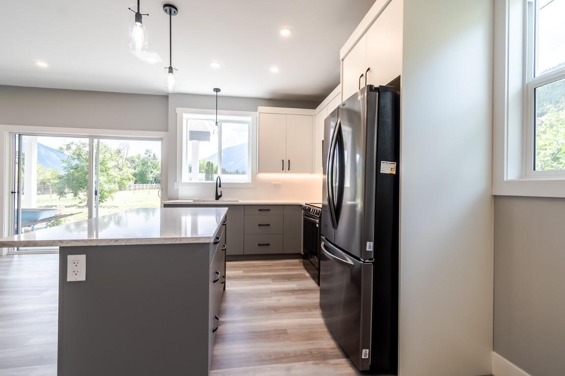 180 Hollywood Crescent, Lillooet, BC - Indoor Photo Showing Kitchen With Upgraded Kitchen