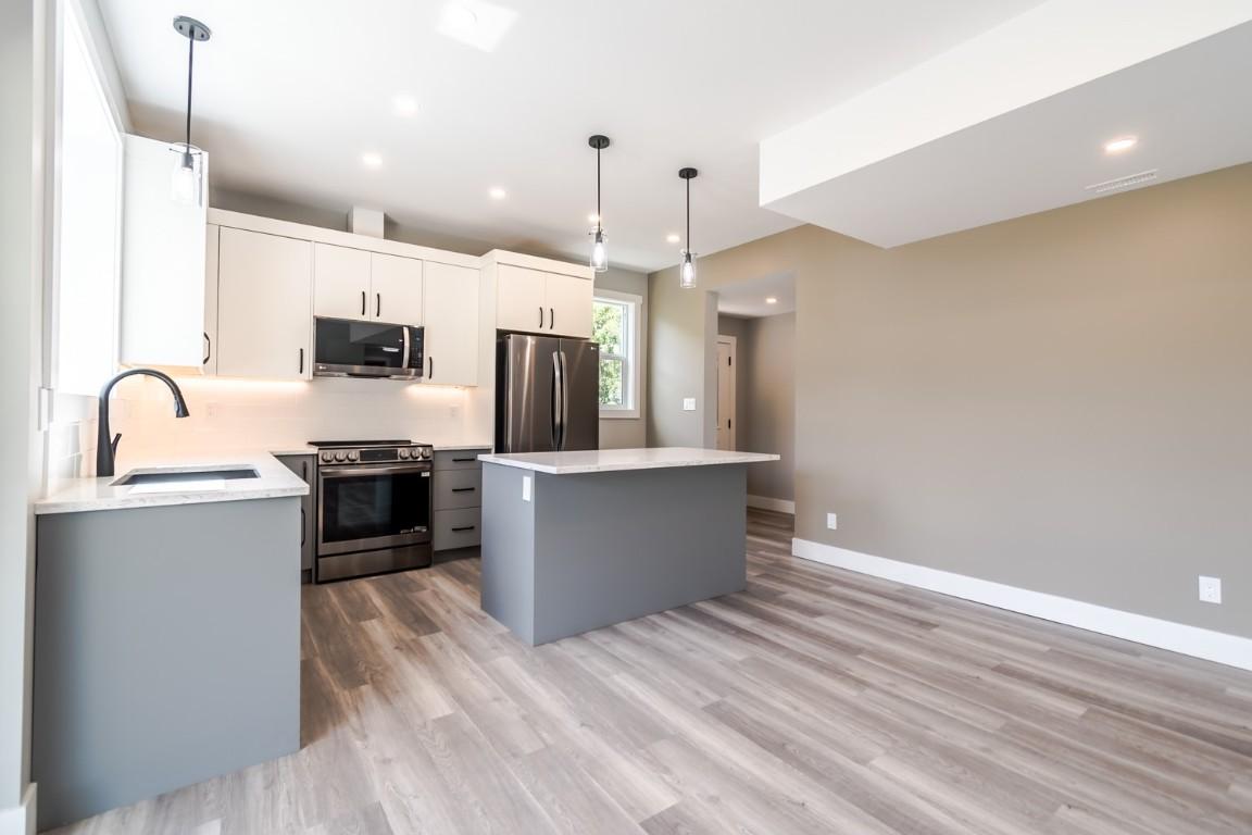 180 Hollywood Crescent, Lillooet, BC - Indoor Photo Showing Kitchen With Upgraded Kitchen