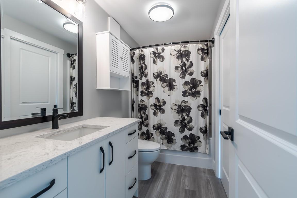 180 Hollywood Crescent, Lillooet, BC - Indoor Photo Showing Bathroom