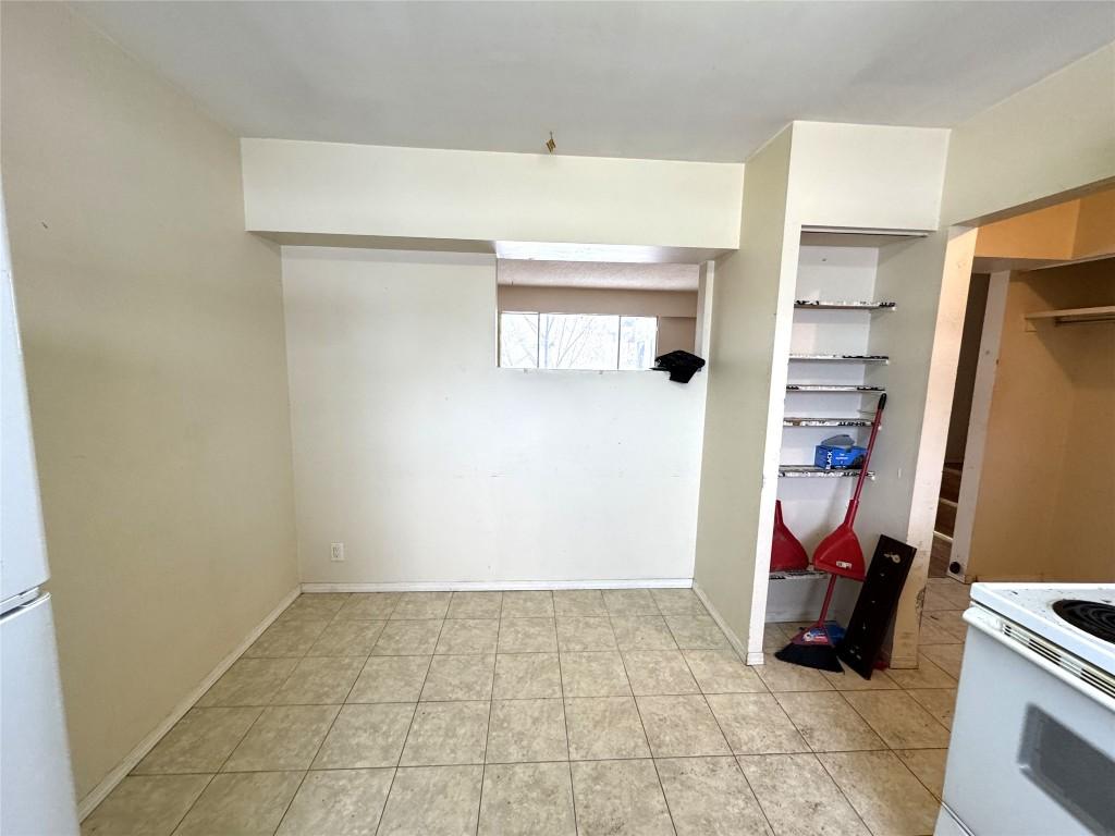 1666 Douglas Street, Merritt, BC - Indoor Photo Showing Kitchen