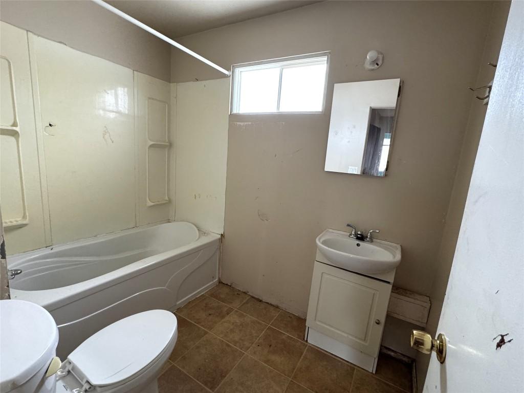 1666 Douglas Street, Merritt, BC - Indoor Photo Showing Bathroom