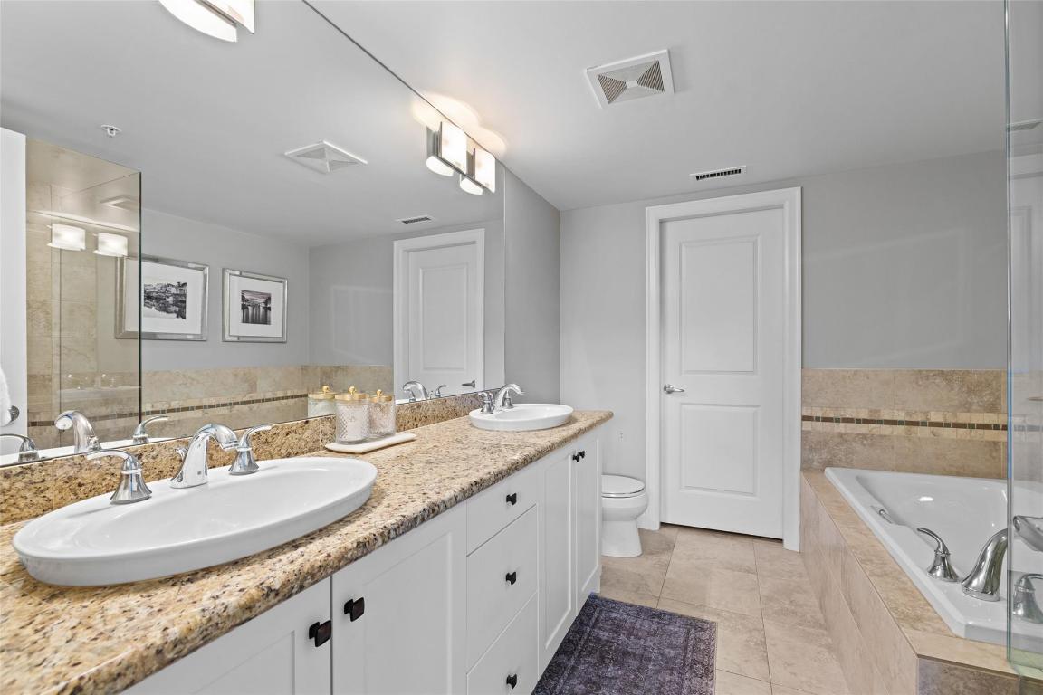 205-600 Sarsons Road, Kelowna, BC - Indoor Photo Showing Bathroom