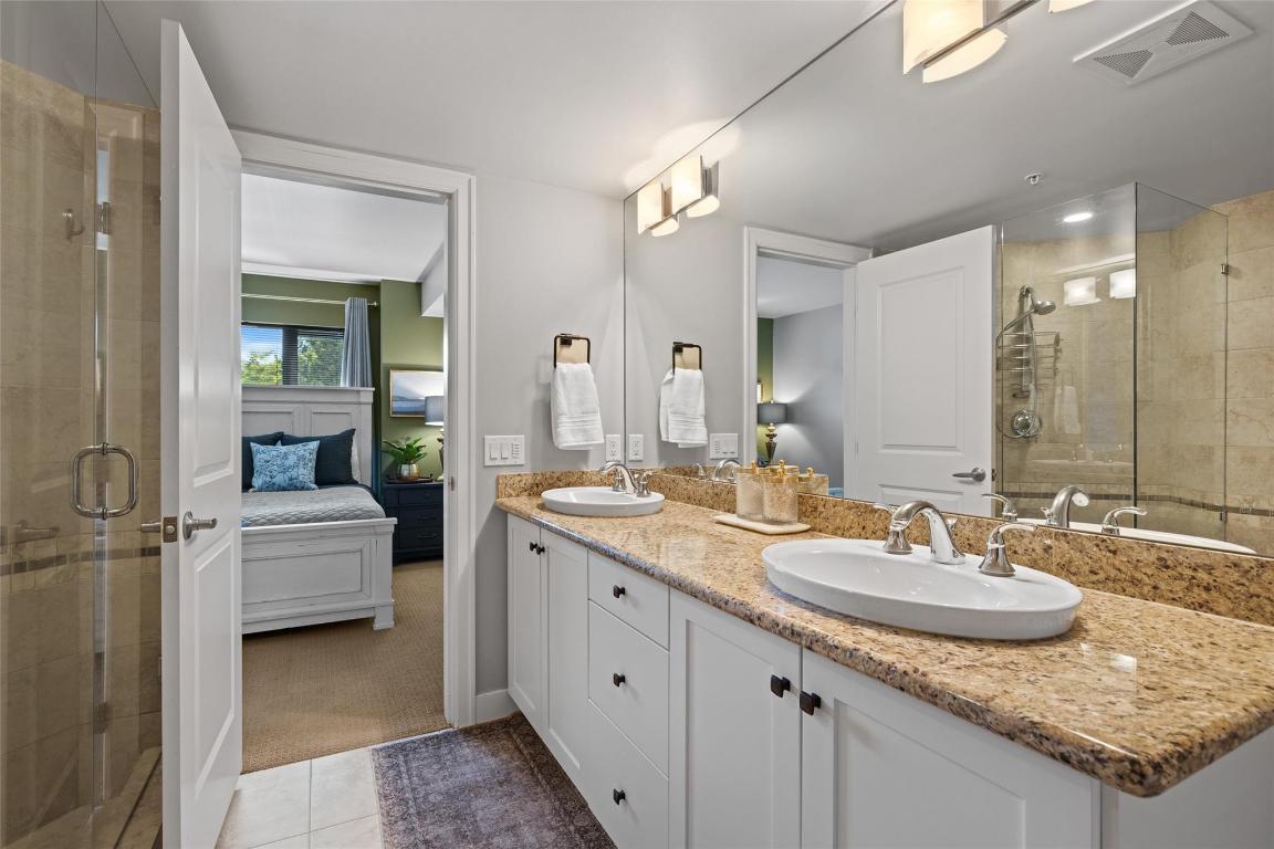 205-600 Sarsons Road, Kelowna, BC - Indoor Photo Showing Bathroom