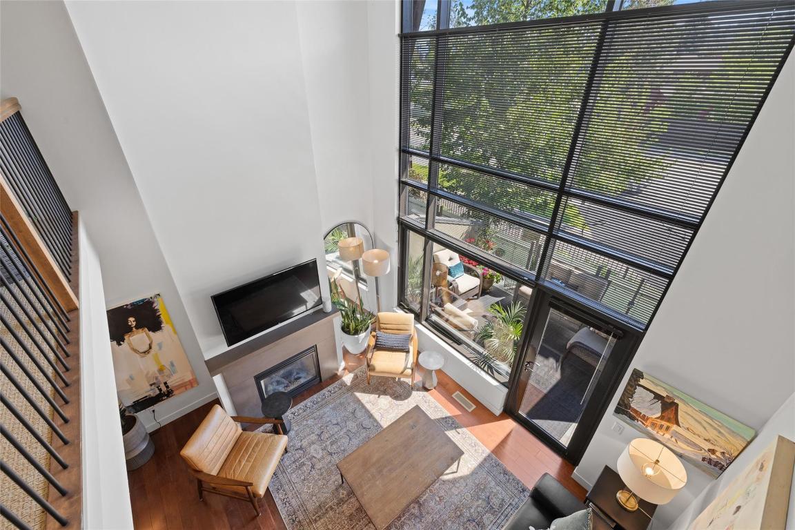 205-600 Sarsons Road, Kelowna, BC - Indoor With Fireplace