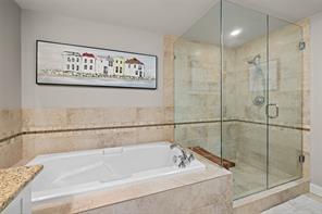 205-600 Sarsons Road, Kelowna, BC - Indoor Photo Showing Bathroom