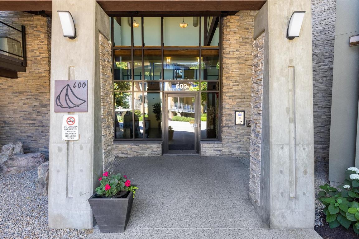 205-600 Sarsons Road, Kelowna, BC - Outdoor