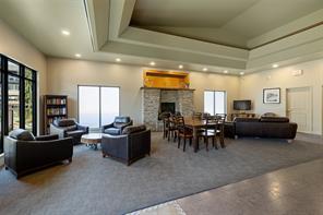 205-600 Sarsons Road, Kelowna, BC - Indoor With Fireplace