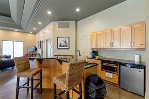 205-600 Sarsons Road, Kelowna, BC - Indoor Photo Showing Kitchen