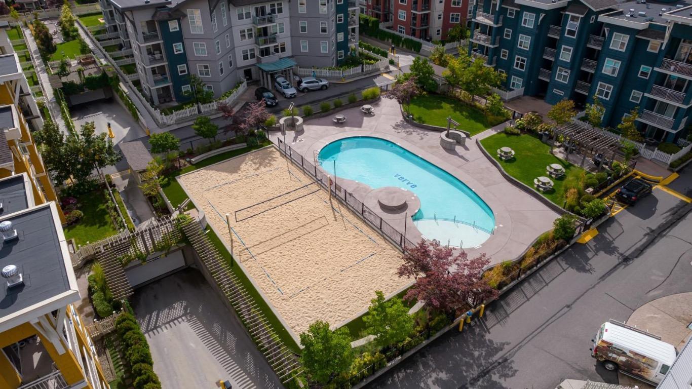 404-571 Yates Road, Kelowna, BC - Outdoor With In Ground Pool
