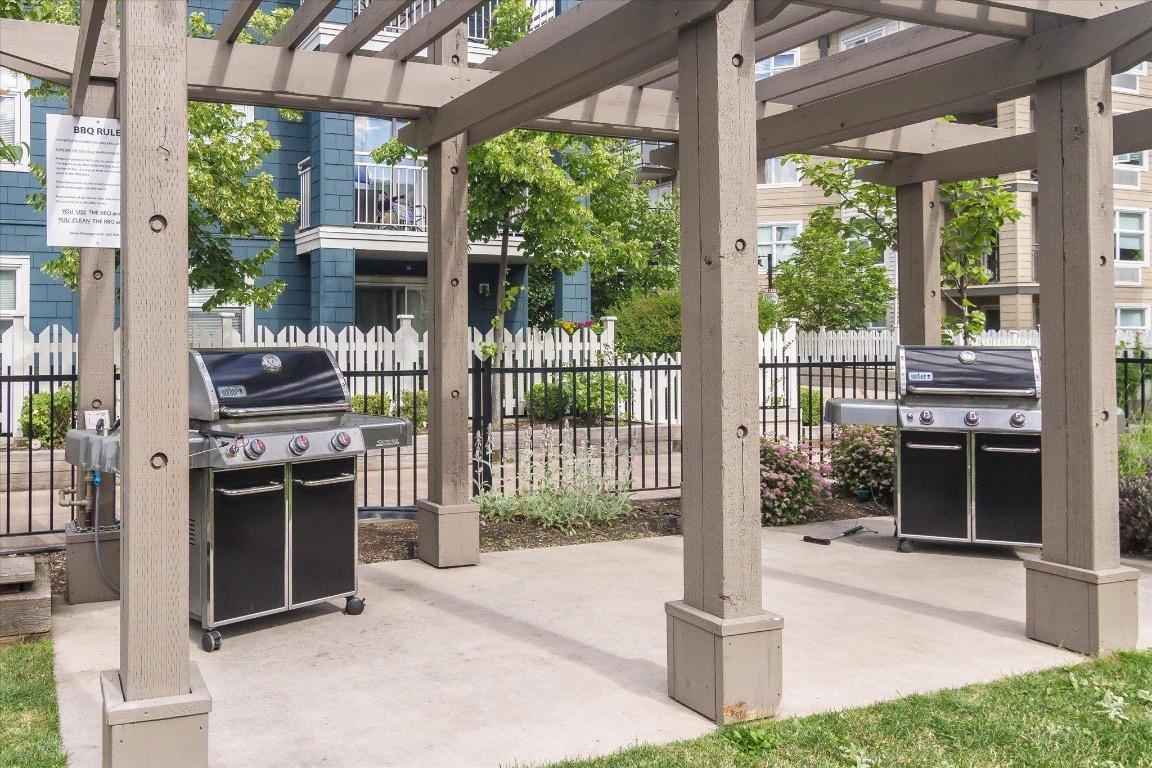 404-571 Yates Road, Kelowna, BC - Outdoor