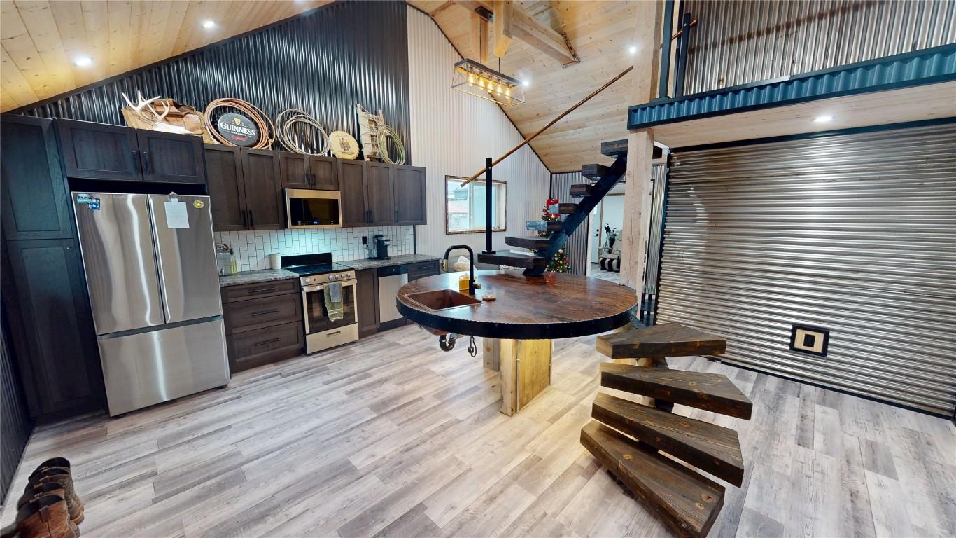 424 Briar Avenue, Cranbrook, BC - Indoor Photo Showing Kitchen