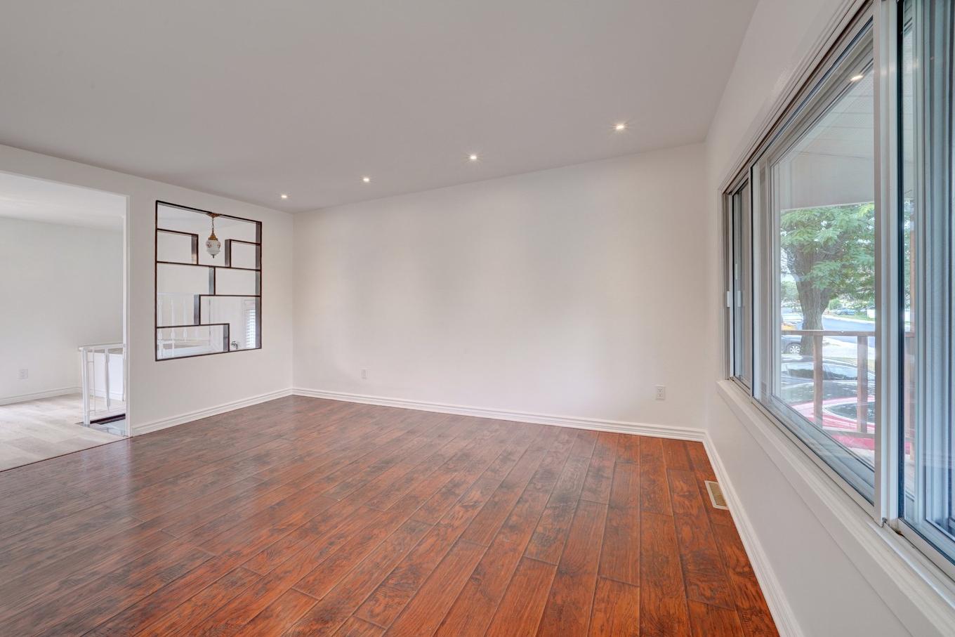 Salon - 6015 Av. Baffin, Brossard, QC - Indoor Photo Showing Other Room