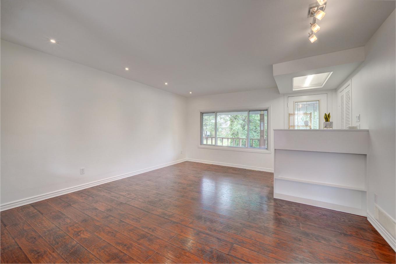 Salon - 6015 Av. Baffin, Brossard, QC - Indoor Photo Showing Other Room