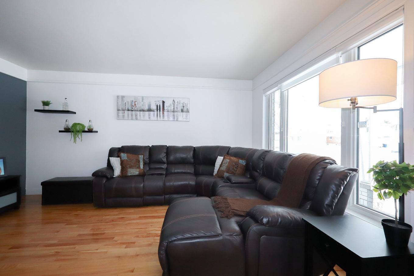 Salon - 2643 Av. Glenada, Shawinigan, QC - Indoor Photo Showing Living Room