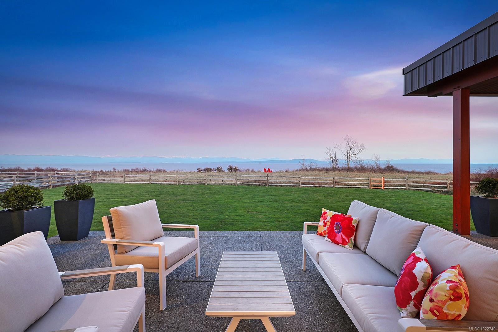 300 Connemara Rd, Comox, BC