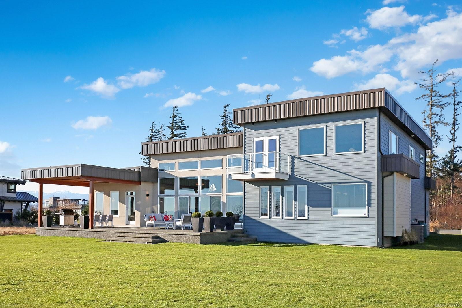 300 Connemara Rd, Comox, BC