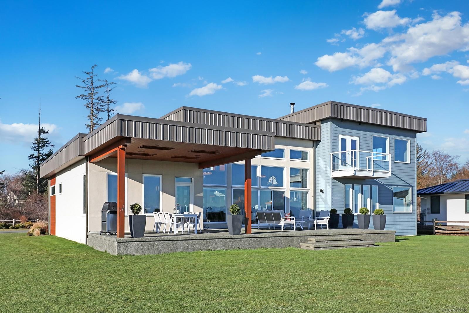 300 Connemara Rd, Comox, BC