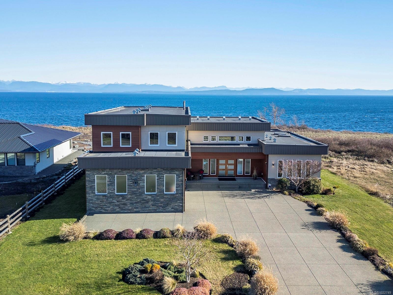 300 Connemara Rd, Comox, BC