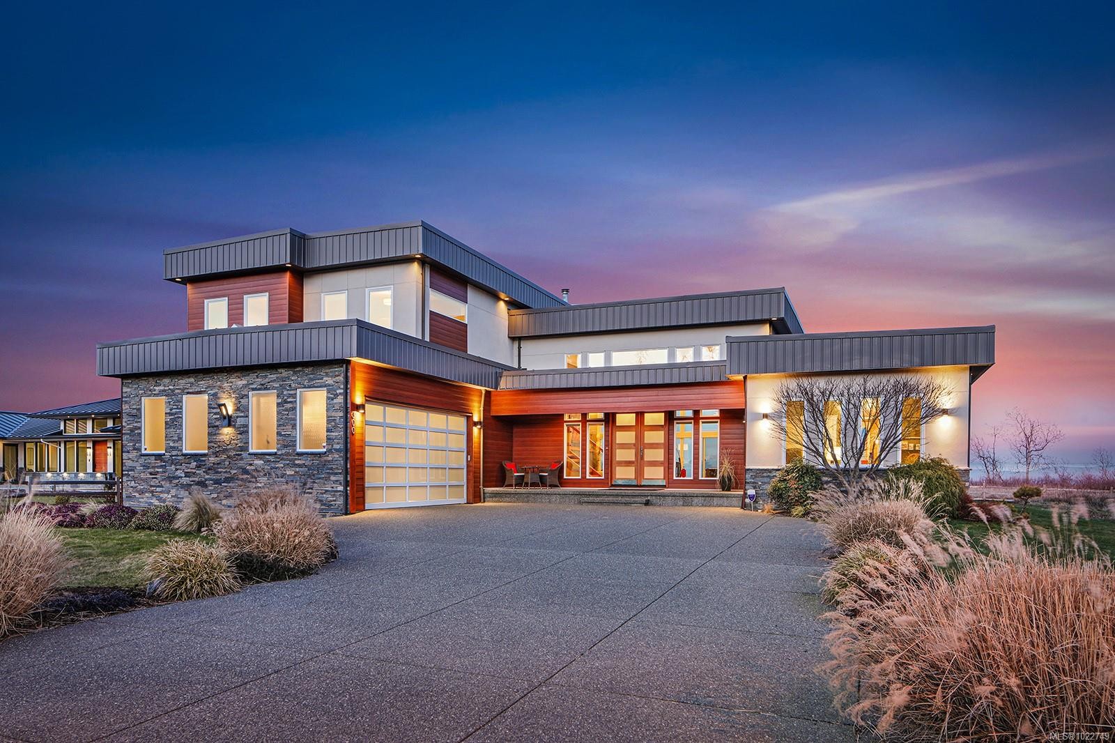 300 Connemara Rd, Comox, BC