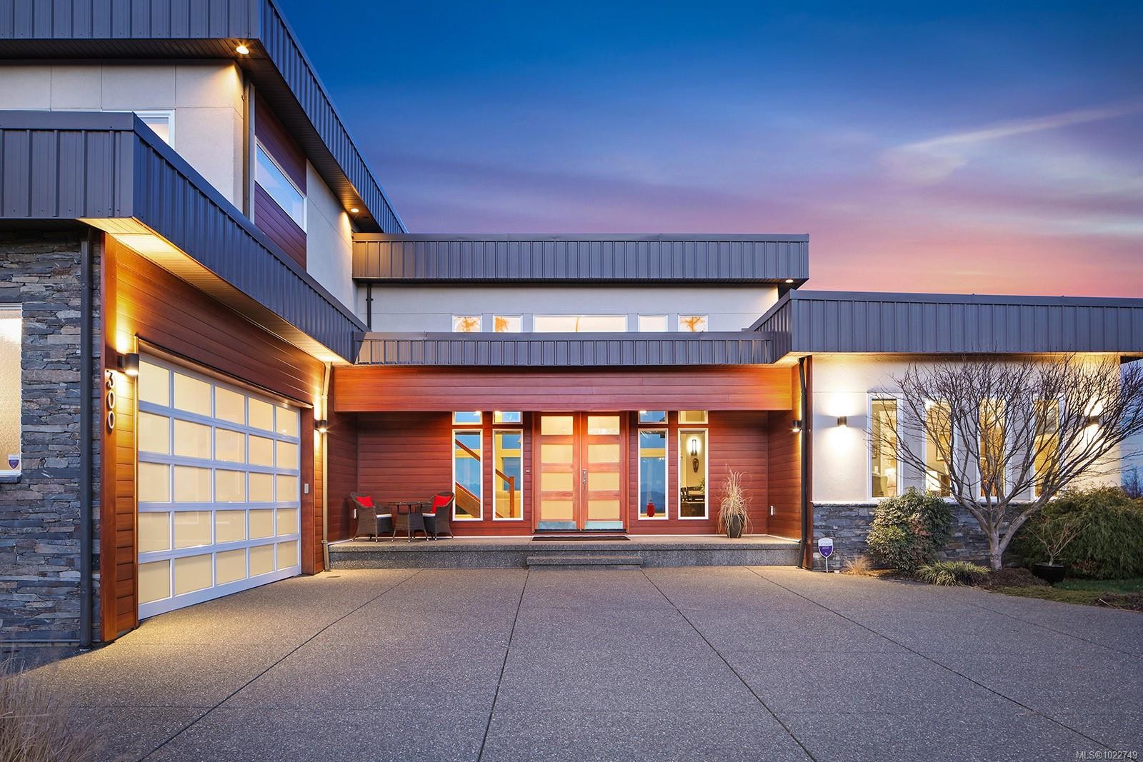 300 Connemara Rd, Comox, BC