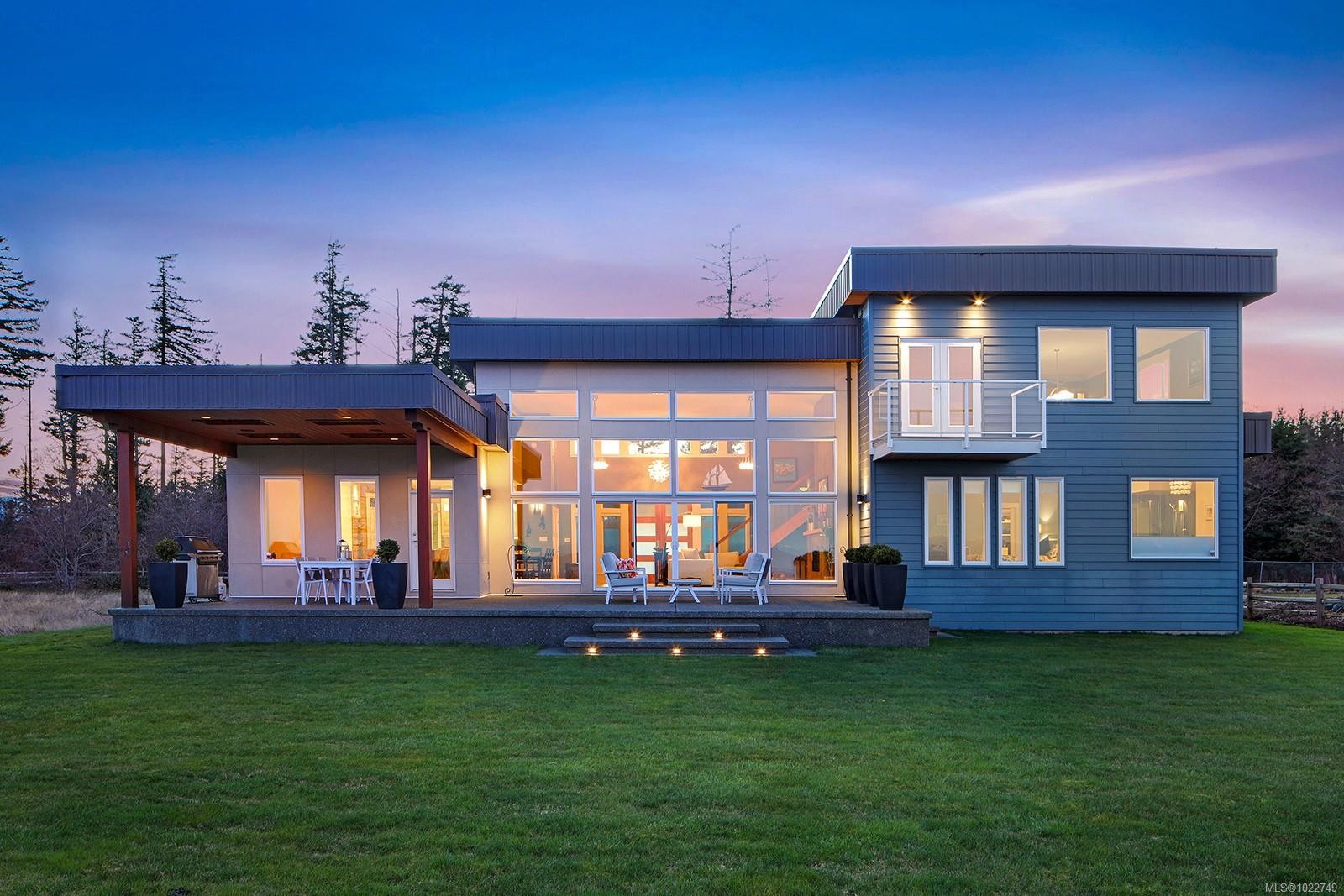 300 Connemara Rd, Comox, BC