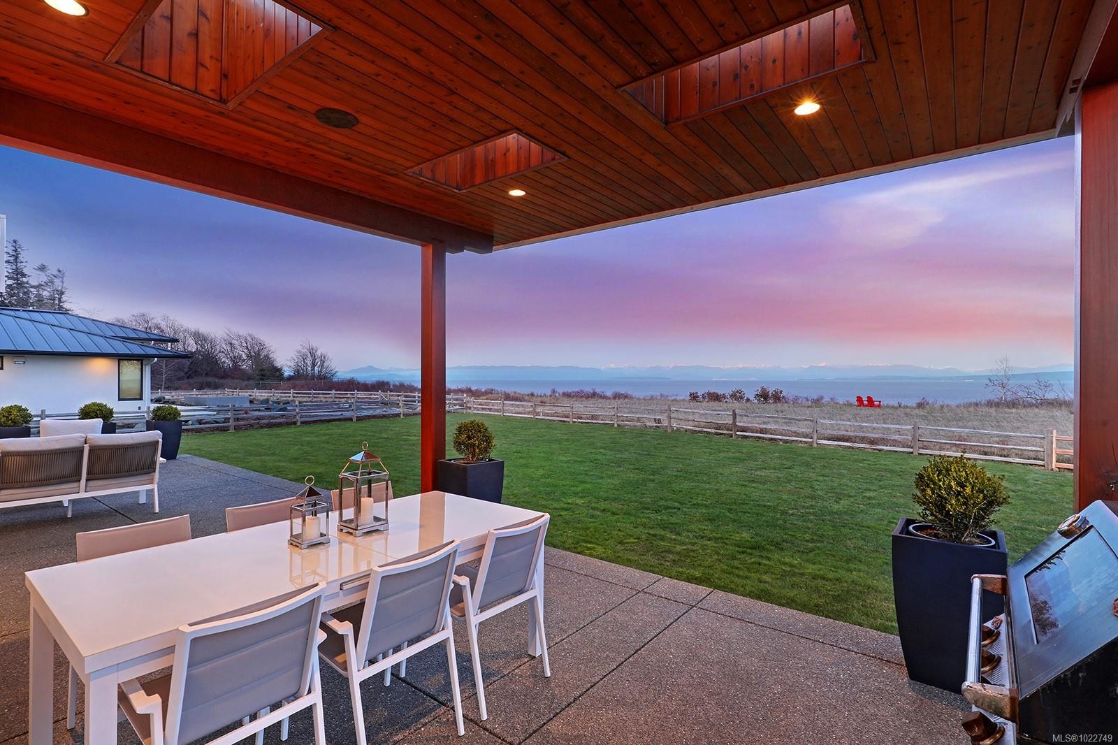 300 Connemara Rd, Comox, BC