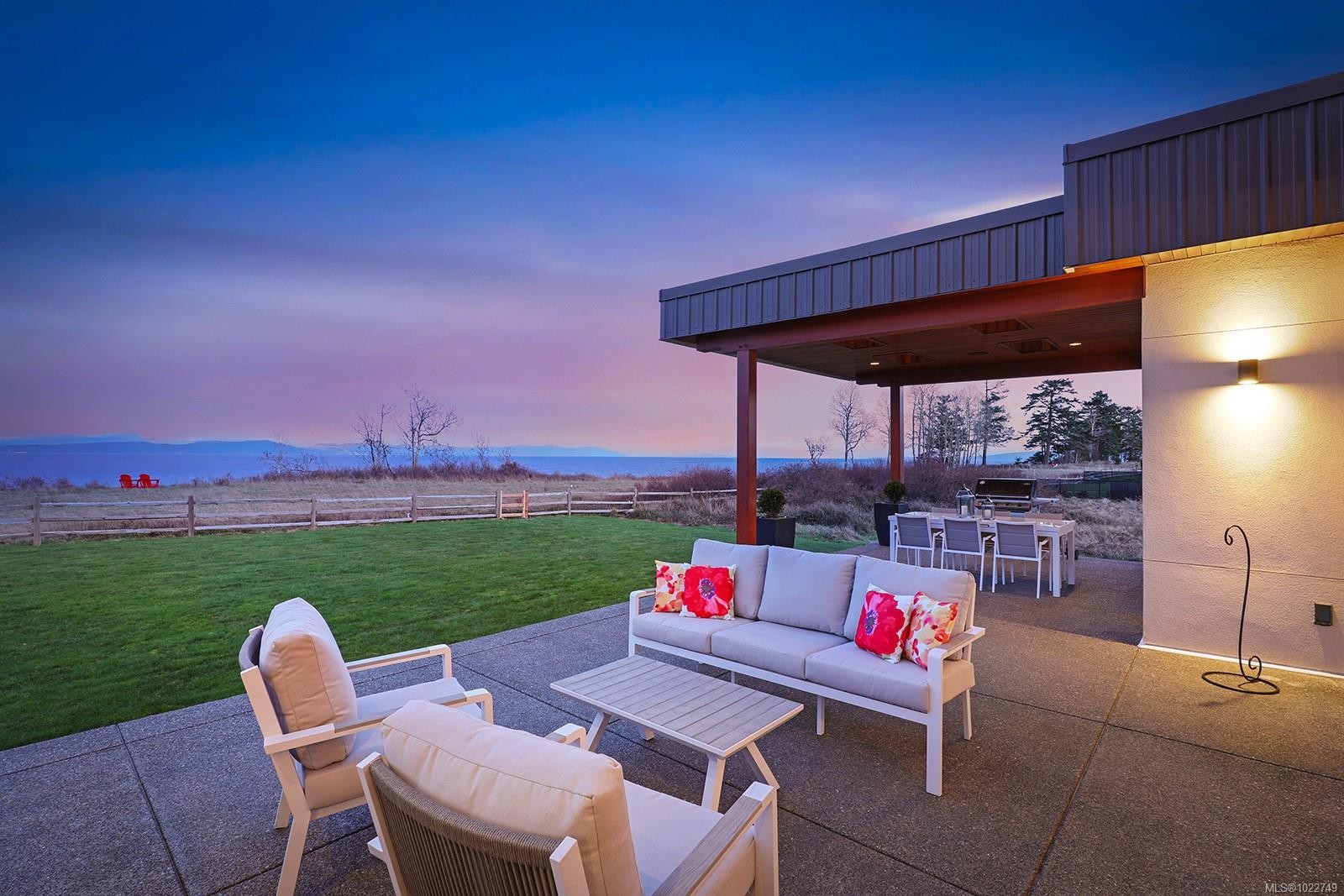 300 Connemara Rd, Comox, BC