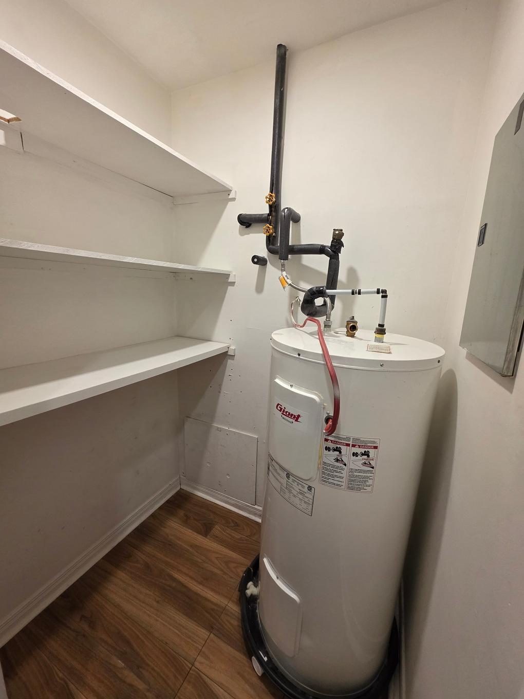 Storage - 1-2265 Av. Auguste, Brossard, QC - Indoor