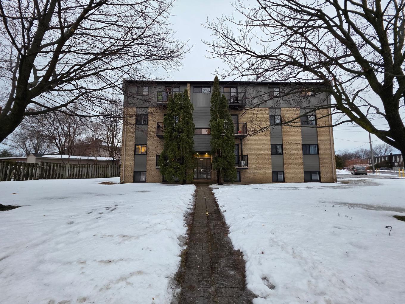 Frontage - 1-2265 Av. Auguste, Brossard, QC - Outdoor