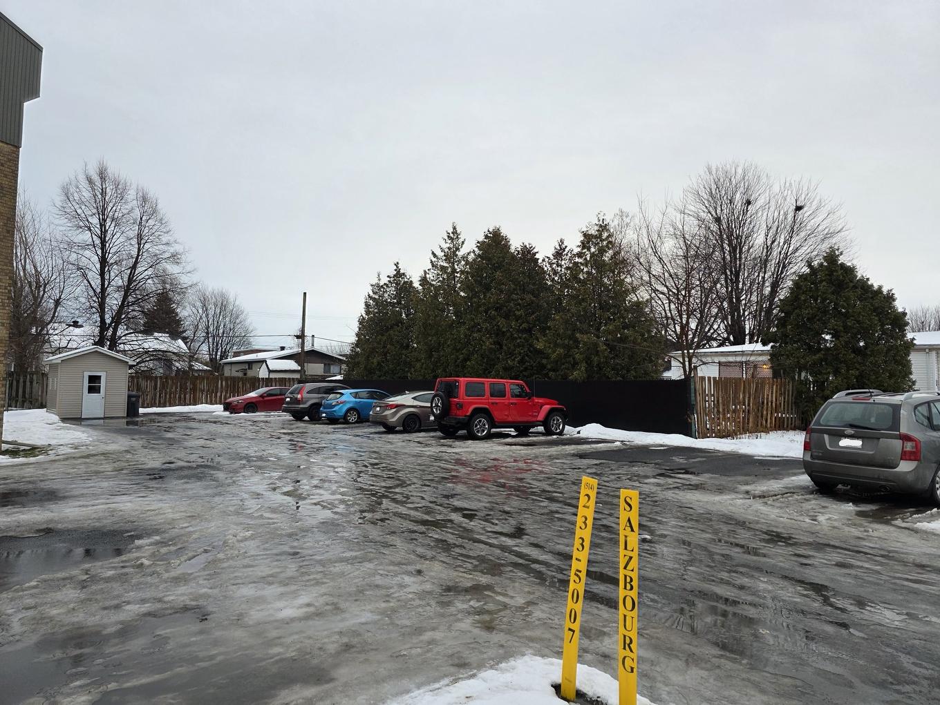 Parking - 1-2265 Av. Auguste, Brossard, QC - Outdoor