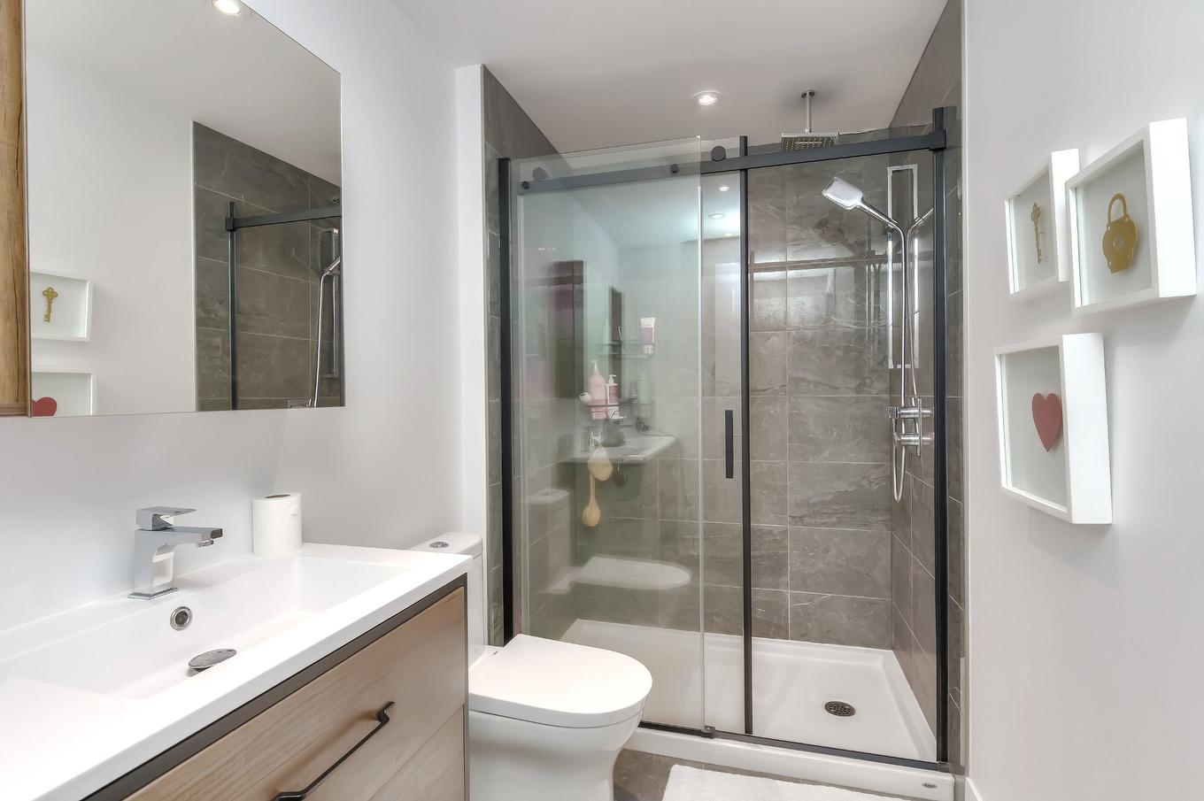 Salle de bains attenante à la CCP - 511-365 Boul. Brunswick, Pointe-Claire, QC - Indoor Photo Showing Bathroom