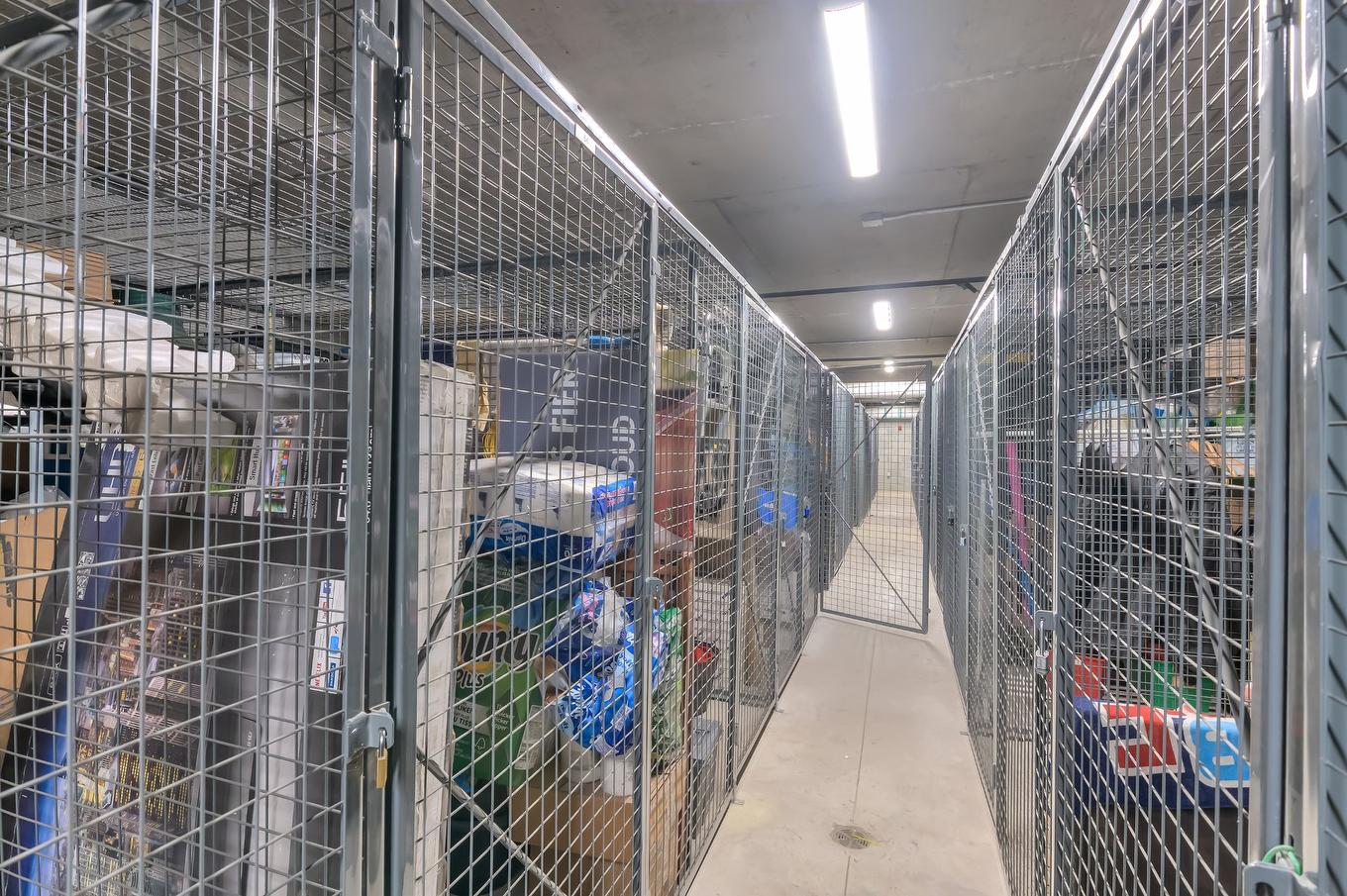 Rangement - 511-365 Boul. Brunswick, Pointe-Claire, QC - Indoor With Storage