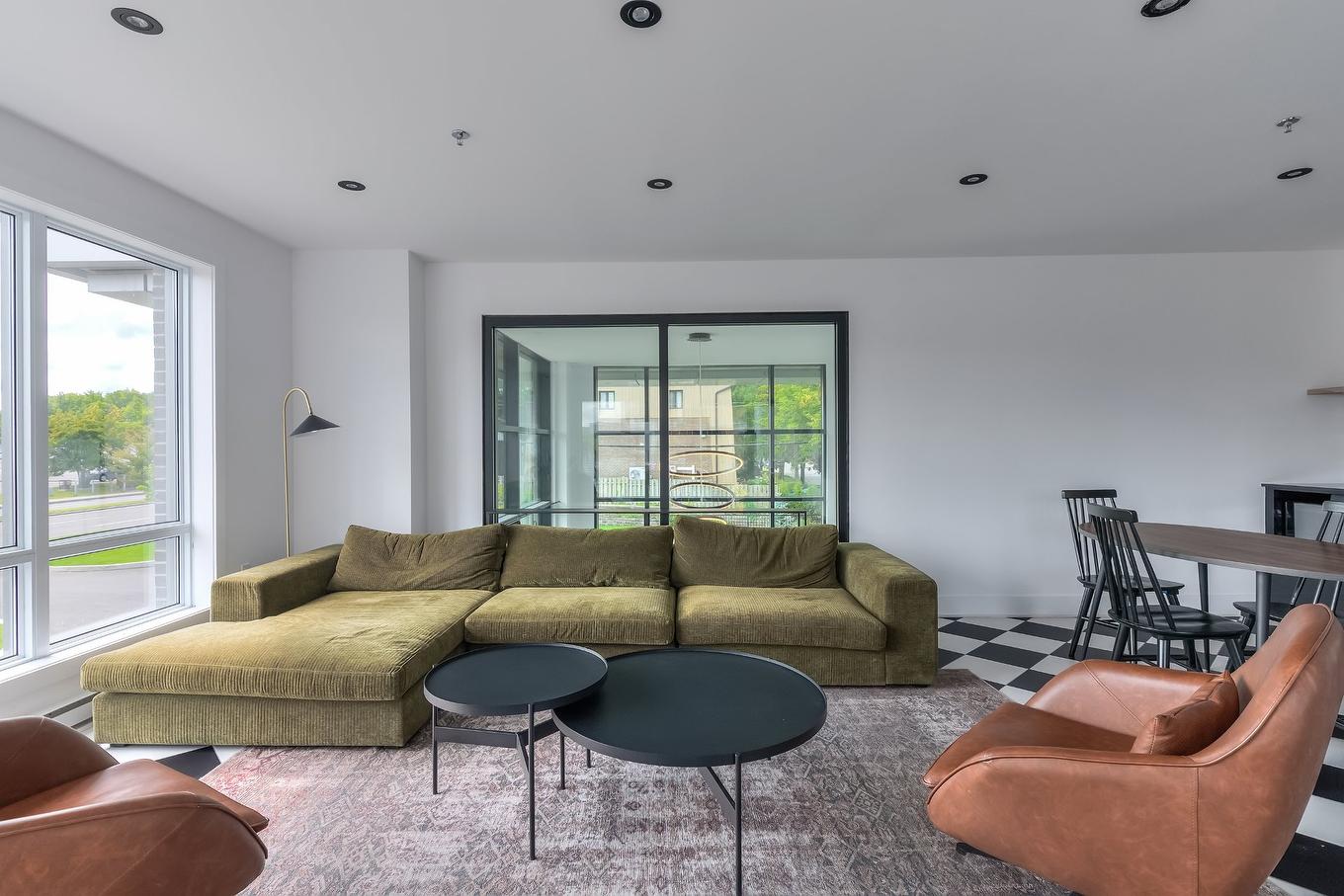 Salle communautaire - 511-365 Boul. Brunswick, Pointe-Claire, QC - Indoor Photo Showing Living Room