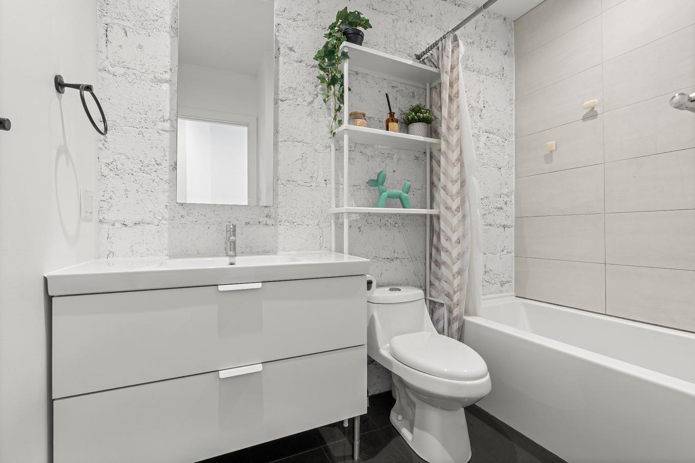 Bathroom - 1853 Rue Wolfe, Montréal (Ville-Marie), QC - Indoor Photo Showing Bathroom