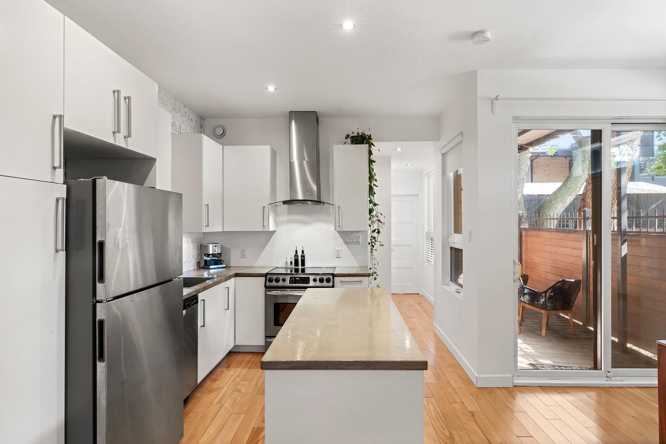 Kitchen - 1853 Rue Wolfe, Montréal (Ville-Marie), QC - Indoor Photo Showing Kitchen With Upgraded Kitchen