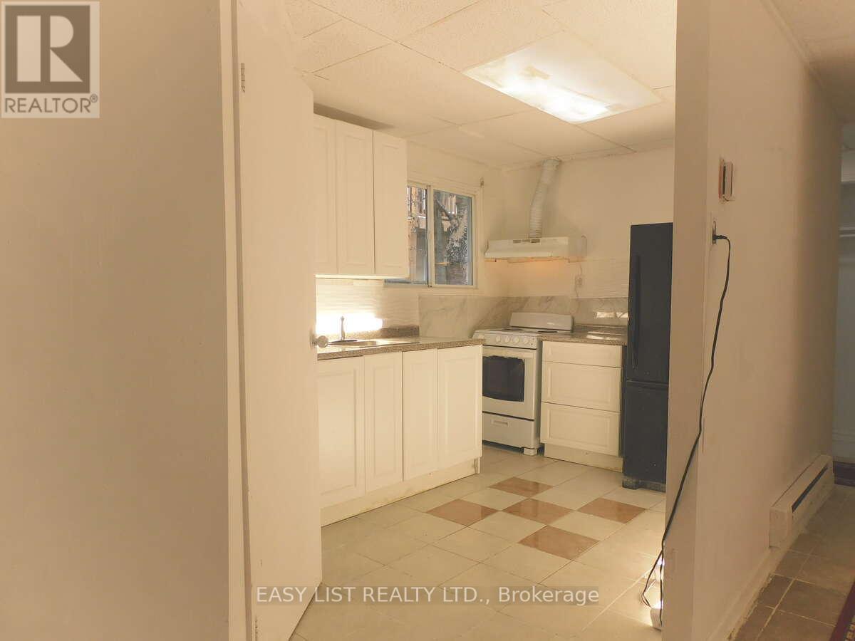 3 Ardell Avenue, Toronto, ON - Indoor Photo Showing Kitchen