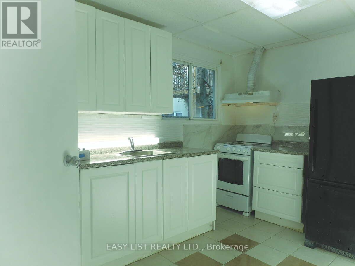 3 Ardell Avenue, Toronto, ON - Indoor Photo Showing Kitchen