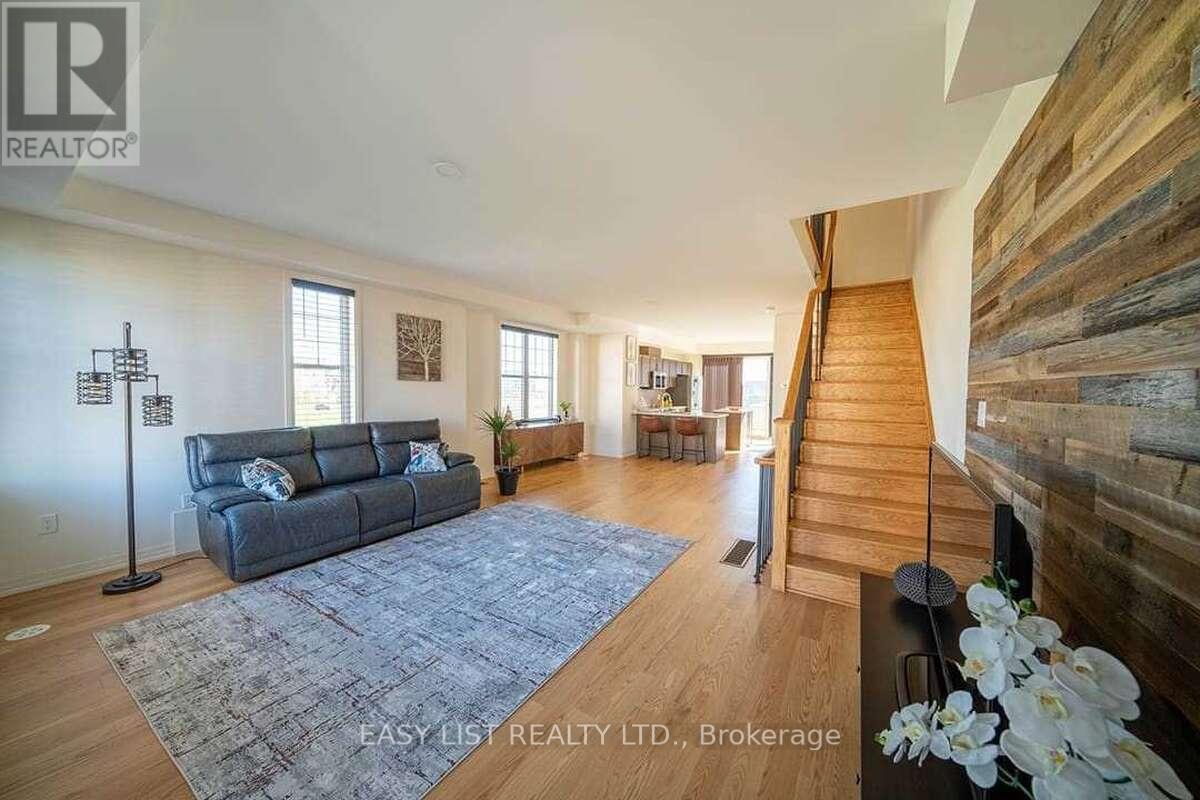 49 Prince William Boulevard, Clarington, ON - Indoor Photo Showing Living Room