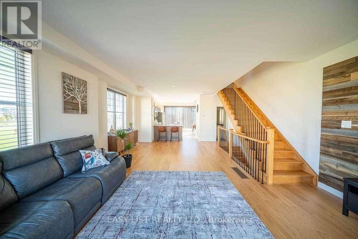 49 Prince William Boulevard, Clarington, ON - Indoor Photo Showing Living Room