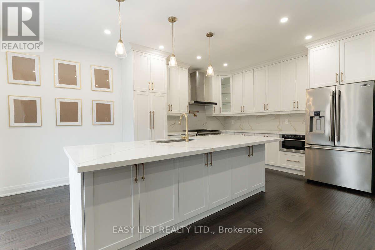 3 Halliday Street, Ajax, ON - Indoor Photo Showing Kitchen With Upgraded Kitchen