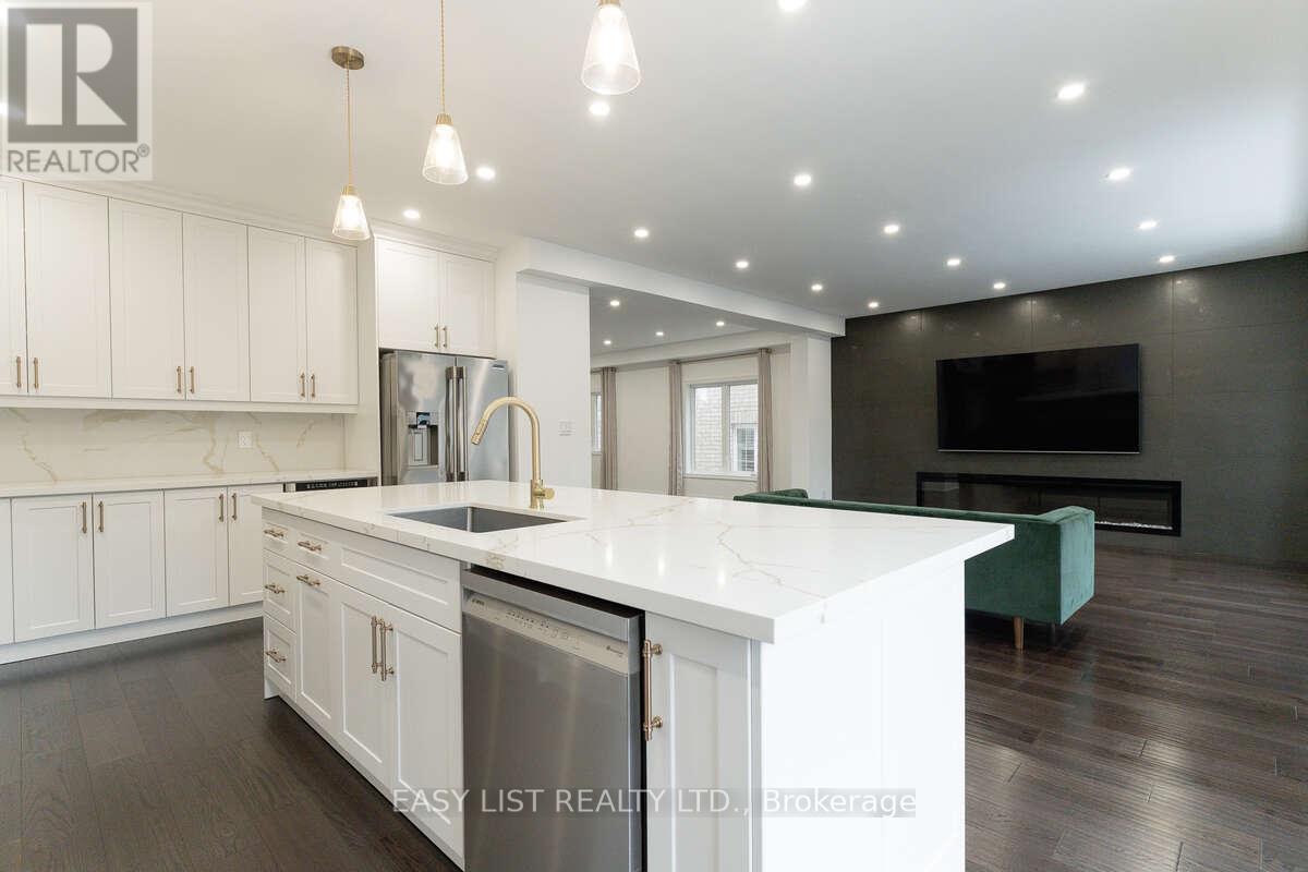 3 Halliday Street, Ajax, ON - Indoor Photo Showing Kitchen With Upgraded Kitchen