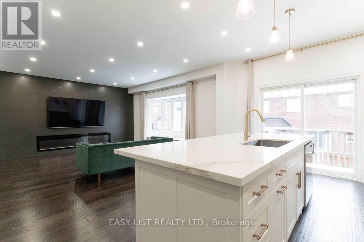 3 Halliday Street, Ajax, ON - Indoor Photo Showing Kitchen With Upgraded Kitchen