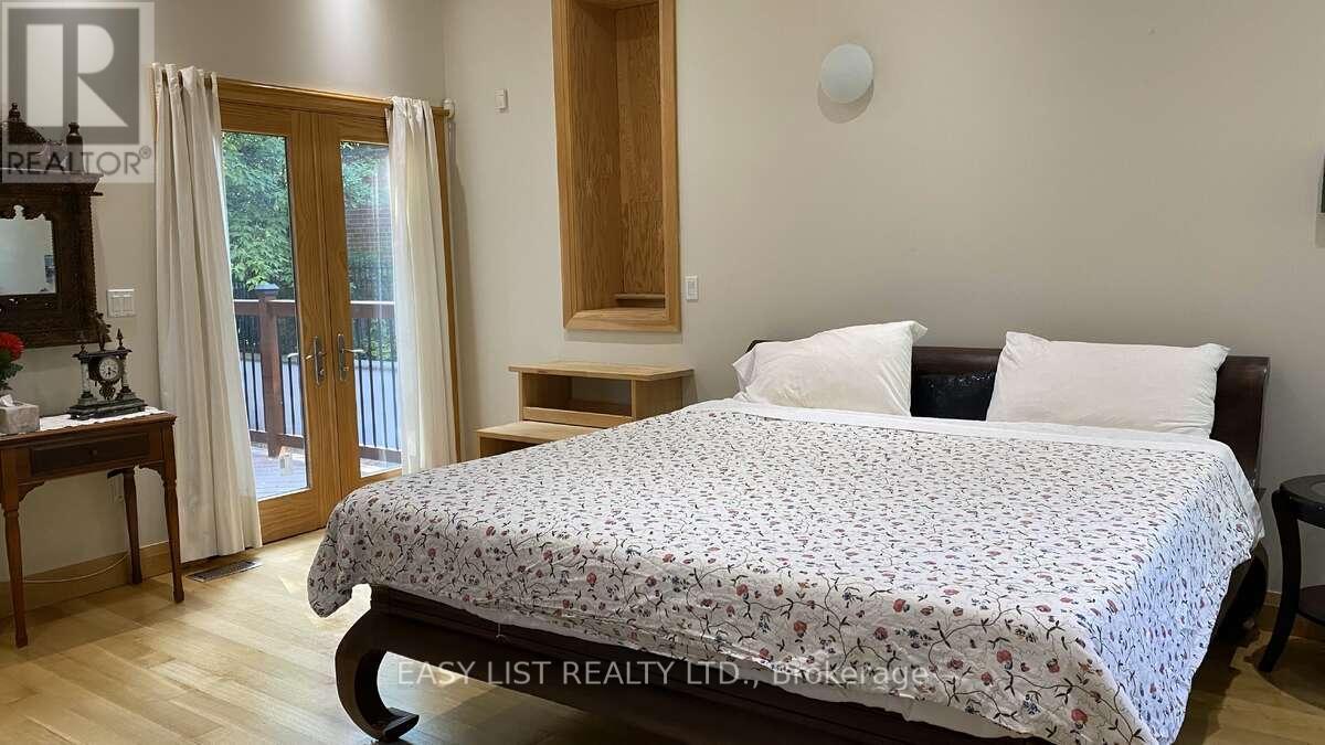 98 Burbank Drive, Toronto, ON - Indoor Photo Showing Bedroom