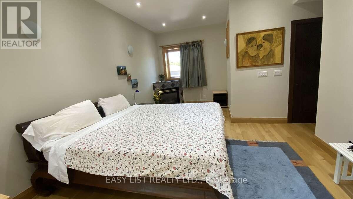 98 Burbank Drive, Toronto, ON - Indoor Photo Showing Bedroom